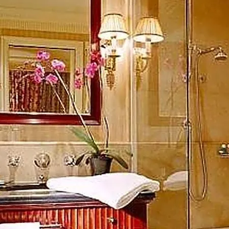Francois 1er Hotel 4*