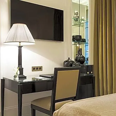 Hotel Francois 1er 4*