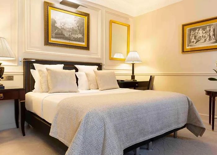 Francois 1er Hotel 4*