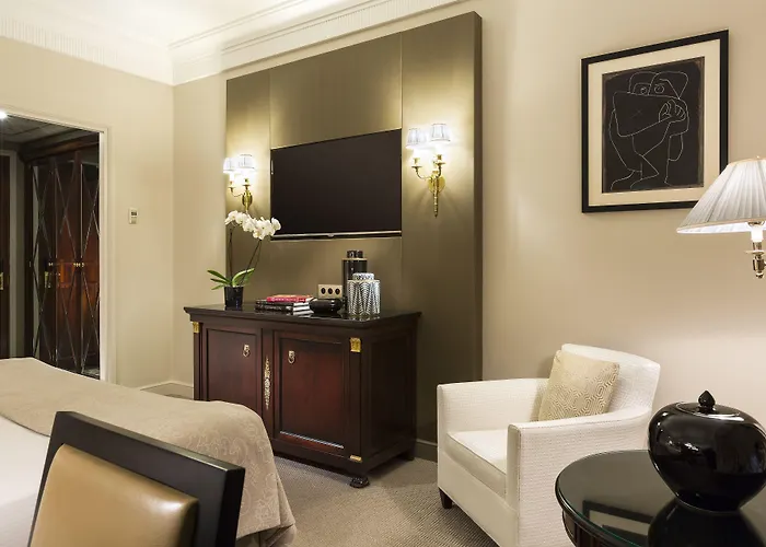 Francois 1er Hotel 4*