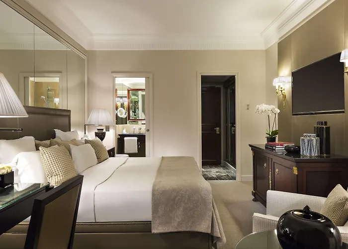 Francois 1er Hotel 4*