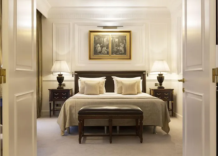 Francois 1er Hotel 4*