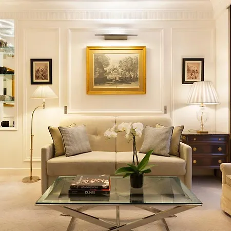 Francois 1er Hotel 4*