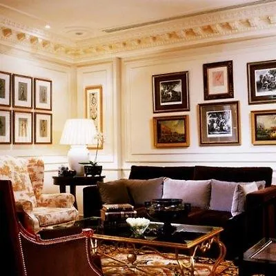 Francois 1er Hotel 4*